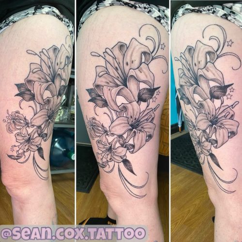 Black & Grey Lily Thigh Tattoo, Sean Cox, New Westminster